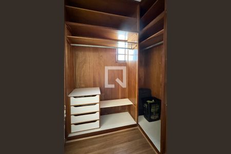 Casa de condomínio à venda com 320m², 4 quartos e 4 vagasCloset da suíte 1