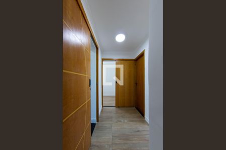 Corredor de apartamento para alugar com 2 quartos, 87m² em Jardim Independência, São Paulo