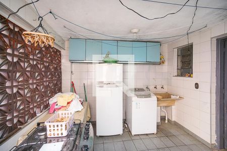 Casa à venda com 100m², 3 quartos e 2 vagasÁrea de serviço