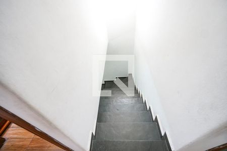 Casa à venda com 100m², 3 quartos e 2 vagasEscada