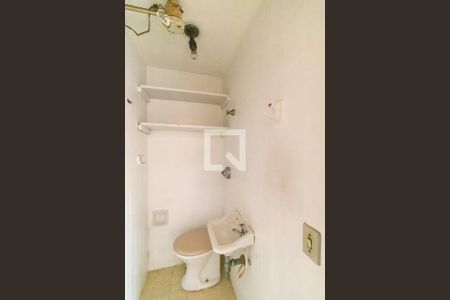 Apartamento à venda com 72m², 2 quartos e sem vaga Apartamento à venda com 72m², 2 quartos e sem vagaBanheiro de Serviço