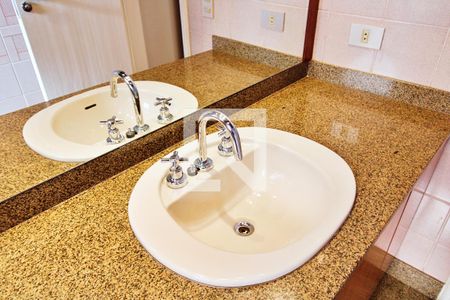 Apartamento à venda com 296m², 4 quartos e 4 vagas Apartamento à venda com 296m², 4 quartos e 4 vagasBanheiro da Suíte 2