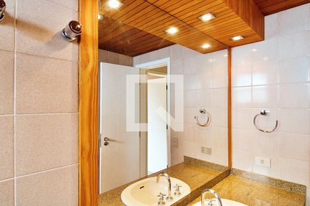 Apartamento à venda com 296m², 4 quartos e 4 vagas Apartamento à venda com 296m², 4 quartos e 4 vagasBanheiro