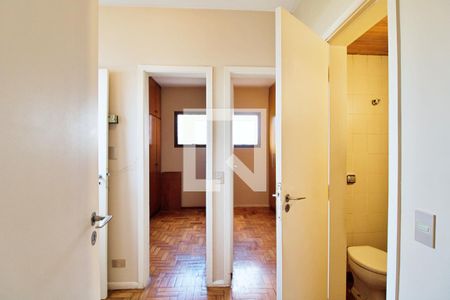 Apartamento à venda com 296m², 4 quartos e 4 vagas Apartamento à venda com 296m², 4 quartos e 4 vagasDependência de Serviço