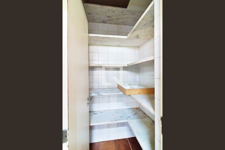 Apartamento à venda com 296m², 4 quartos e 4 vagas Apartamento à venda com 296m², 4 quartos e 4 vagasDespensa