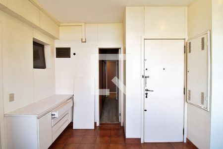 Apartamento à venda com 296m², 4 quartos e 4 vagas Apartamento à venda com 296m², 4 quartos e 4 vagasÁrea de Serviço