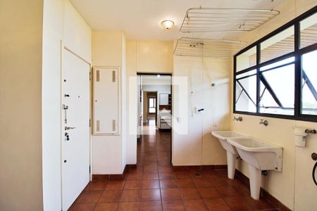 Apartamento à venda com 296m², 4 quartos e 4 vagas Apartamento à venda com 296m², 4 quartos e 4 vagasÁrea de Serviço