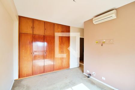 Apartamento à venda com 296m², 4 quartos e 4 vagas Apartamento à venda com 296m², 4 quartos e 4 vagasSuíte 2