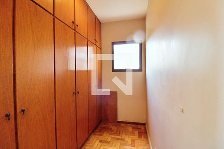 Apartamento à venda com 296m², 4 quartos e 4 vagas Apartamento à venda com 296m², 4 quartos e 4 vagasQuarto de Serviço