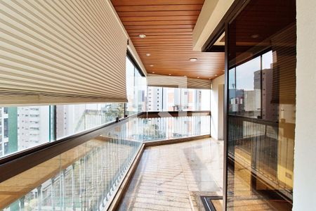 Apartamento à venda com 296m², 4 quartos e 4 vagas Apartamento à venda com 296m², 4 quartos e 4 vagasVaranda da Sala