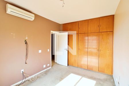 Apartamento à venda com 296m², 4 quartos e 4 vagas Apartamento à venda com 296m², 4 quartos e 4 vagasQuarto 4