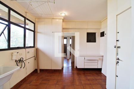 Apartamento à venda com 296m², 4 quartos e 4 vagas Apartamento à venda com 296m², 4 quartos e 4 vagasÁrea de Serviço