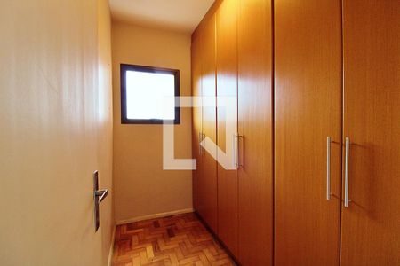 Apartamento à venda com 296m², 4 quartos e 4 vagas Apartamento à venda com 296m², 4 quartos e 4 vagasQuarto de Serviço 2