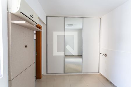 Armário da Suíte 1 de apartamento para alugar com 2 quartos, 75m² em Lourdes, Belo Horizonte