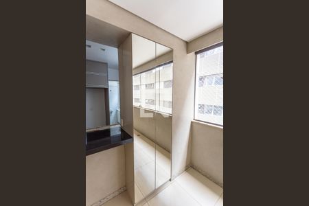 Armário da Sala de apartamento para alugar com 2 quartos, 75m² em Lourdes, Belo Horizonte