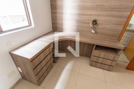 Apartamento para alugar com 75m², 2 quartos e 2 vagasMesa de Escritório da Suíte 2