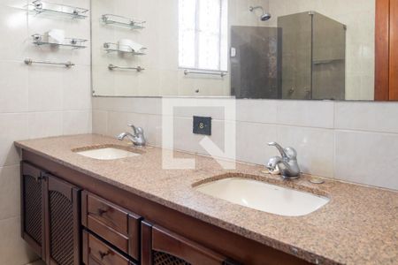 Casa à venda com 800m², 4 quartos e 4 vagasBanheiro Social