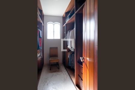 Casa à venda com 800m², 4 quartos e 4 vagasCloset Quarto 4 - Suíte