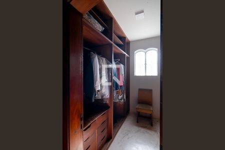 Casa à venda com 800m², 4 quartos e 4 vagasCloset Quarto 4 - Suíte