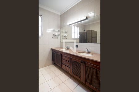 Casa à venda com 800m², 4 quartos e 4 vagasBanheiro Social