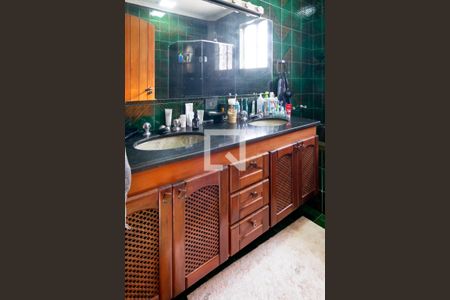 Casa à venda com 800m², 4 quartos e 4 vagasBanheiro Quarto 4 - Suíte