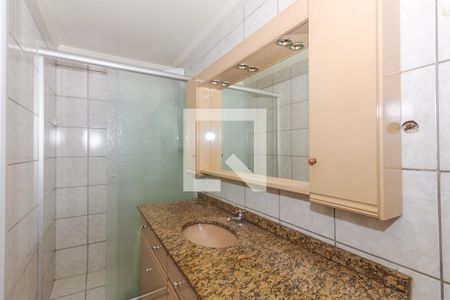 Banheiro de apartamento para alugar com 1 quarto, 52m² em Jardim Floresta, Porto Alegre