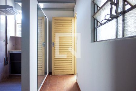 Entrada de kitnet/studio para alugar com 1 quarto, 27m² em Centro, Uberlândia