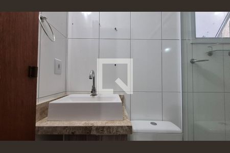 Banheiro da suíte de apartamento à venda com 2 quartos, 55m² em Vila Camilopolis, Santo André