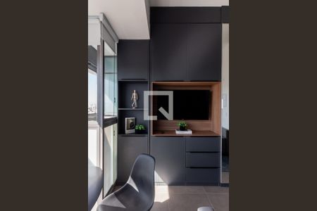 Studio para alugar com 30m², 1 quarto e 1 vaga Studio para alugar com 30m², 1 quarto e 1 vagaTelevisão e armários