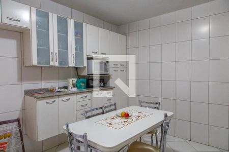 Casa à venda com 277m², 5 quartos e 4 vagas Casa à venda com 277m², 5 quartos e 4 vagasCozinha 2