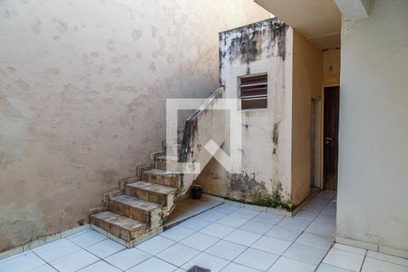 Casa à venda com 277m², 5 quartos e 4 vagas Casa à venda com 277m², 5 quartos e 4 vagasQuintal