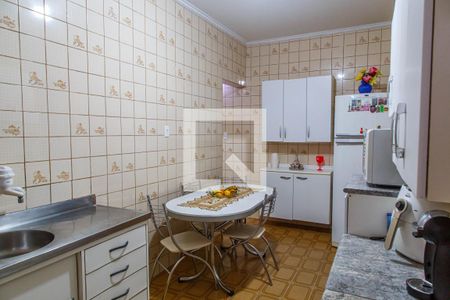 Casa à venda com 277m², 5 quartos e 4 vagas Casa à venda com 277m², 5 quartos e 4 vagasCozinha