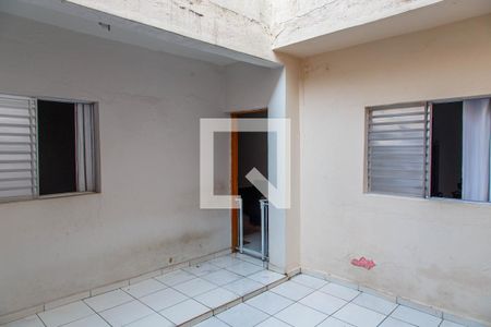 Casa à venda com 277m², 5 quartos e 4 vagas Casa à venda com 277m², 5 quartos e 4 vagasQuintal