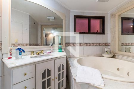 Apartamento à venda com 220m², 4 quartos e 3 vagas Apartamento à venda com 220m², 4 quartos e 3 vagasBanheiro Suite 4