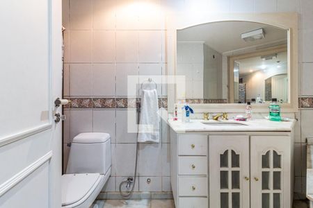 Apartamento à venda com 220m², 4 quartos e 3 vagas Apartamento à venda com 220m², 4 quartos e 3 vagasBanheiro Suite 4
