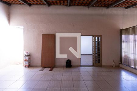 Garagem de casa à venda com 2 quartos, 360m² em Solange Park I, Goiânia