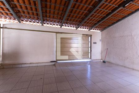 Garagem de casa à venda com 2 quartos, 360m² em Solange Park I, Goiânia