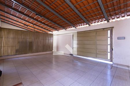 Garagem de casa à venda com 2 quartos, 360m² em Solange Park I, Goiânia