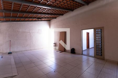 Casa à venda com 360m², 2 quartos e 2 vagas Casa à venda com 360m², 2 quartos e 2 vagasGaragem