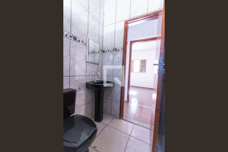 Casa à venda com 360m², 2 quartos e 2 vagas Casa à venda com 360m², 2 quartos e 2 vagasBanheiro