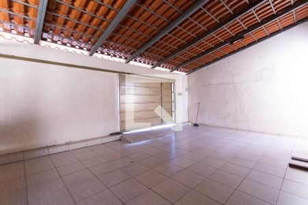 Garagem de casa à venda com 2 quartos, 360m² em Solange Park I, Goiânia