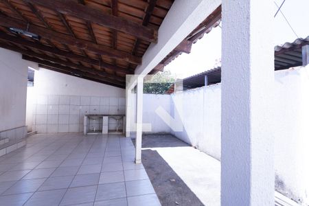 Casa à venda com 360m², 2 quartos e 2 vagas Casa à venda com 360m², 2 quartos e 2 vagasVaranda