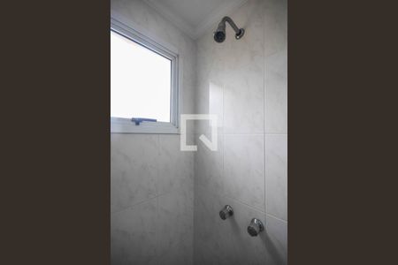 Apartamento à venda com 95m², 2 quartos e 2 vagasChuveiro do banheiro da suíte 1