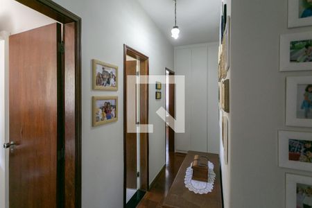 Corredor de apartamento à venda com 4 quartos, 176m² em Santo Antônio, Belo Horizonte