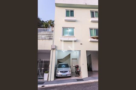 Casa à venda com 120m², 2 quartos e 1 vaga Casa à venda com 120m², 2 quartos e 1 vagaFachada casa