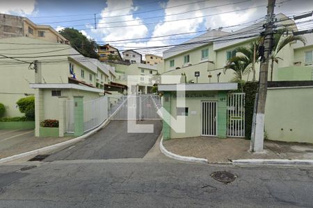 Casa à venda com 120m², 2 quartos e 1 vaga Casa à venda com 120m², 2 quartos e 1 vagaFachada