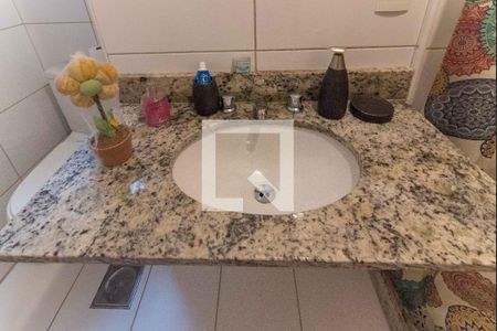 Apartamento à venda com 75m², 2 quartos e 2 vagas Apartamento à venda com 75m², 2 quartos e 2 vagasBanheiro social