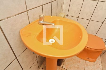 Banheiro de casa para alugar com 1 quarto, 15m² em Parque Maria Domitila, São Paulo