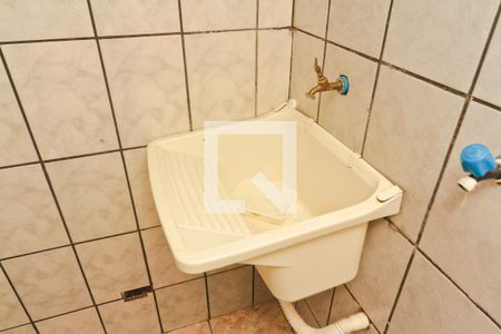 Área de Serviço de casa para alugar com 1 quarto, 15m² em Parque Maria Domitila, São Paulo