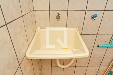 Área de Serviço de casa para alugar com 1 quarto, 15m² em Parque Maria Domitila, São Paulo